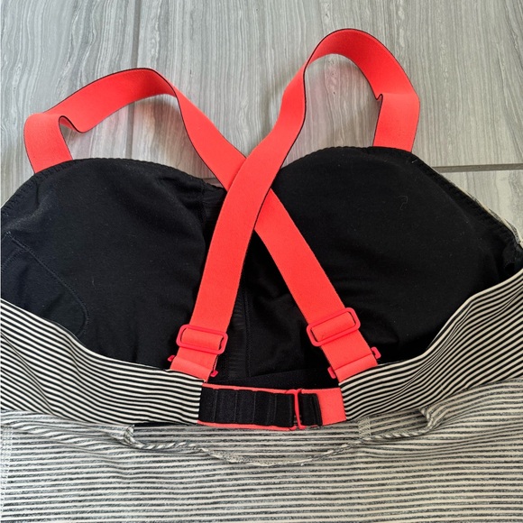 Lululemon gray white black striped tank orange straps built in bra size 6 - Picture 7 of 10